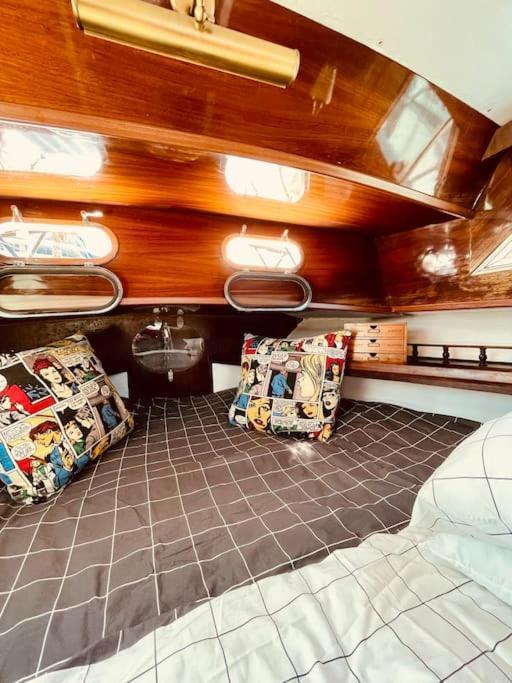Hotel Vintage Classic 70S Boat! Sant Adrià de Besòs Exterior foto