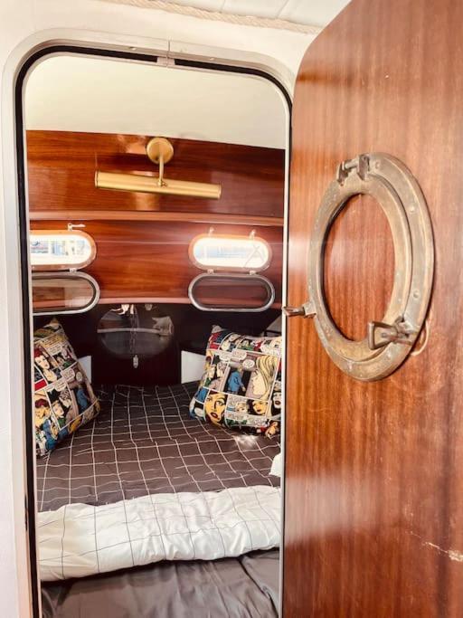 Hotel Vintage Classic 70S Boat! Sant Adrià de Besòs Exterior foto