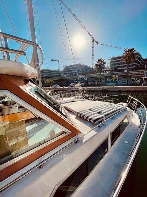 Hotel Vintage Classic 70S Boat! Sant Adrià de Besòs Exterior foto
